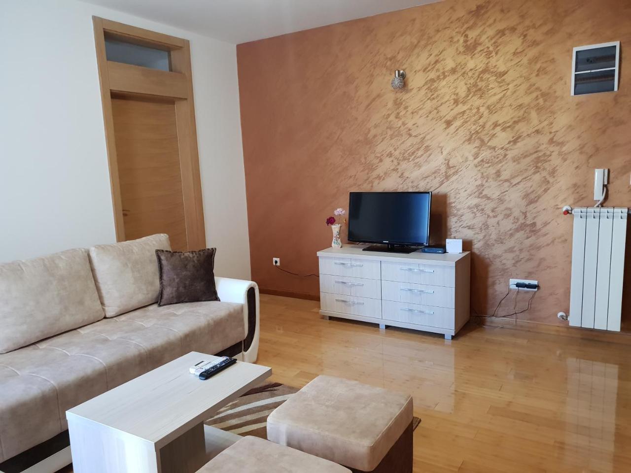 Apartman Kej Free Parking Kraljevo Zewnętrze zdjęcie